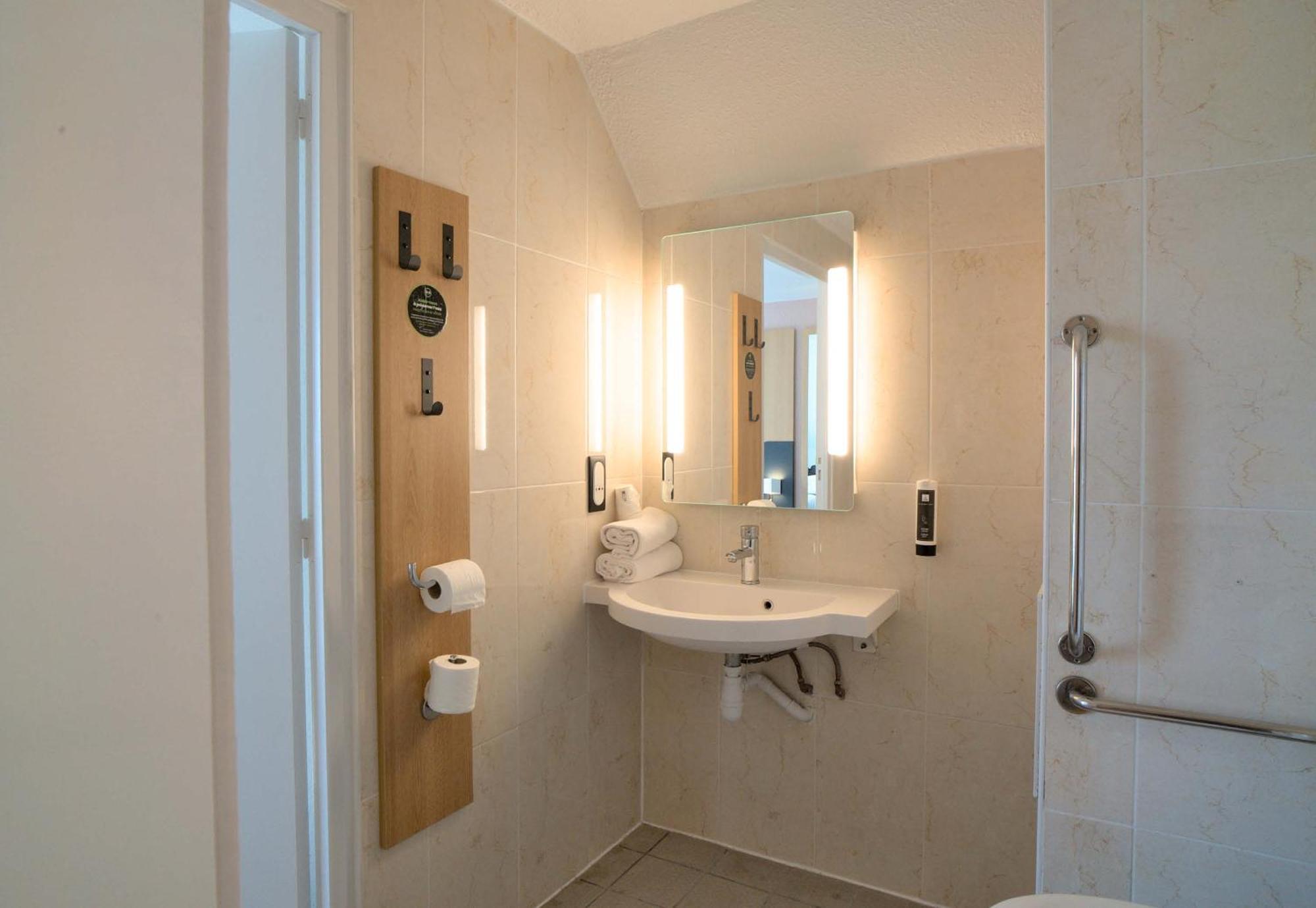 B&B Hotel Dreux Centre Buitenkant foto