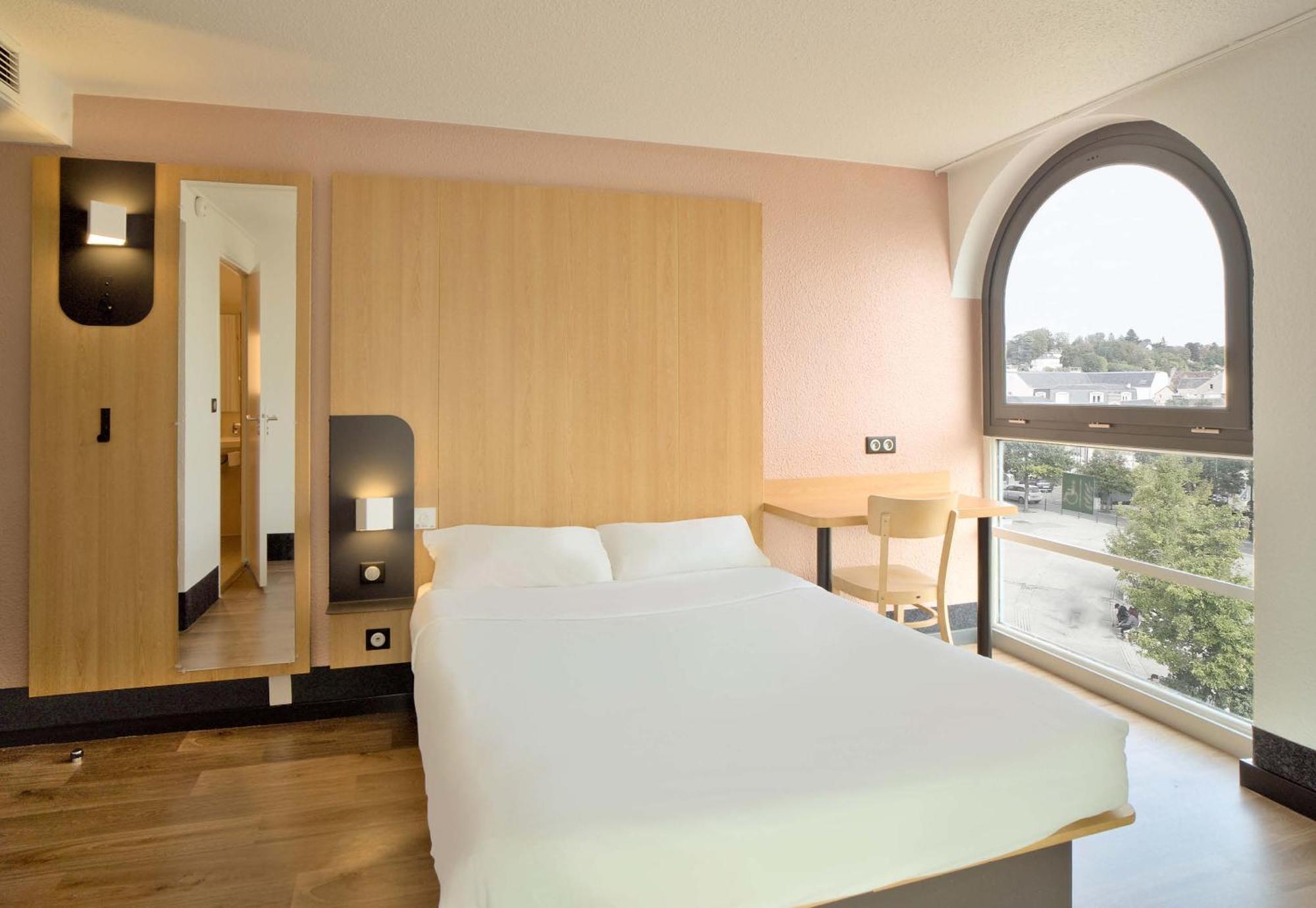 B&B Hotel Dreux Centre Buitenkant foto